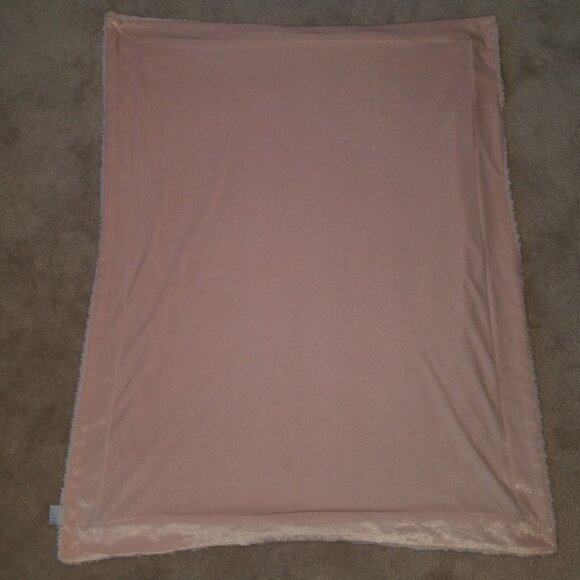 Thro by Marlo Lorenz Solid Pink Chevron Print Embossed Baby Blanket SUPER SOFT - Picture 5 of 5